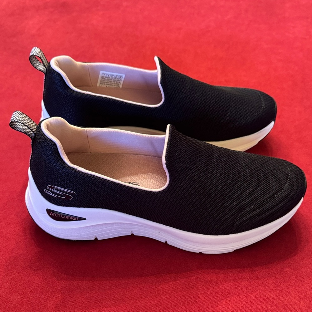 🖤 Skechers Arch Comfort Memory Foam Slip-On Shoes – Black, Women’s 7
